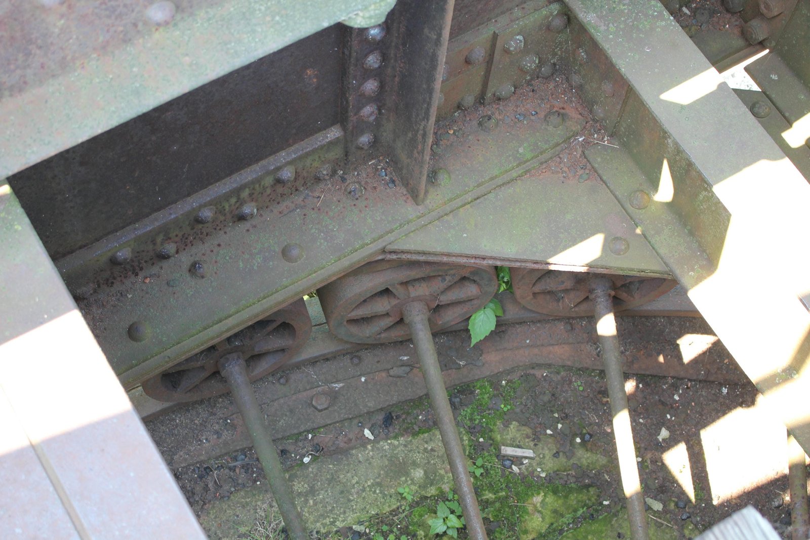 Roller nest, swing span (span #8)
